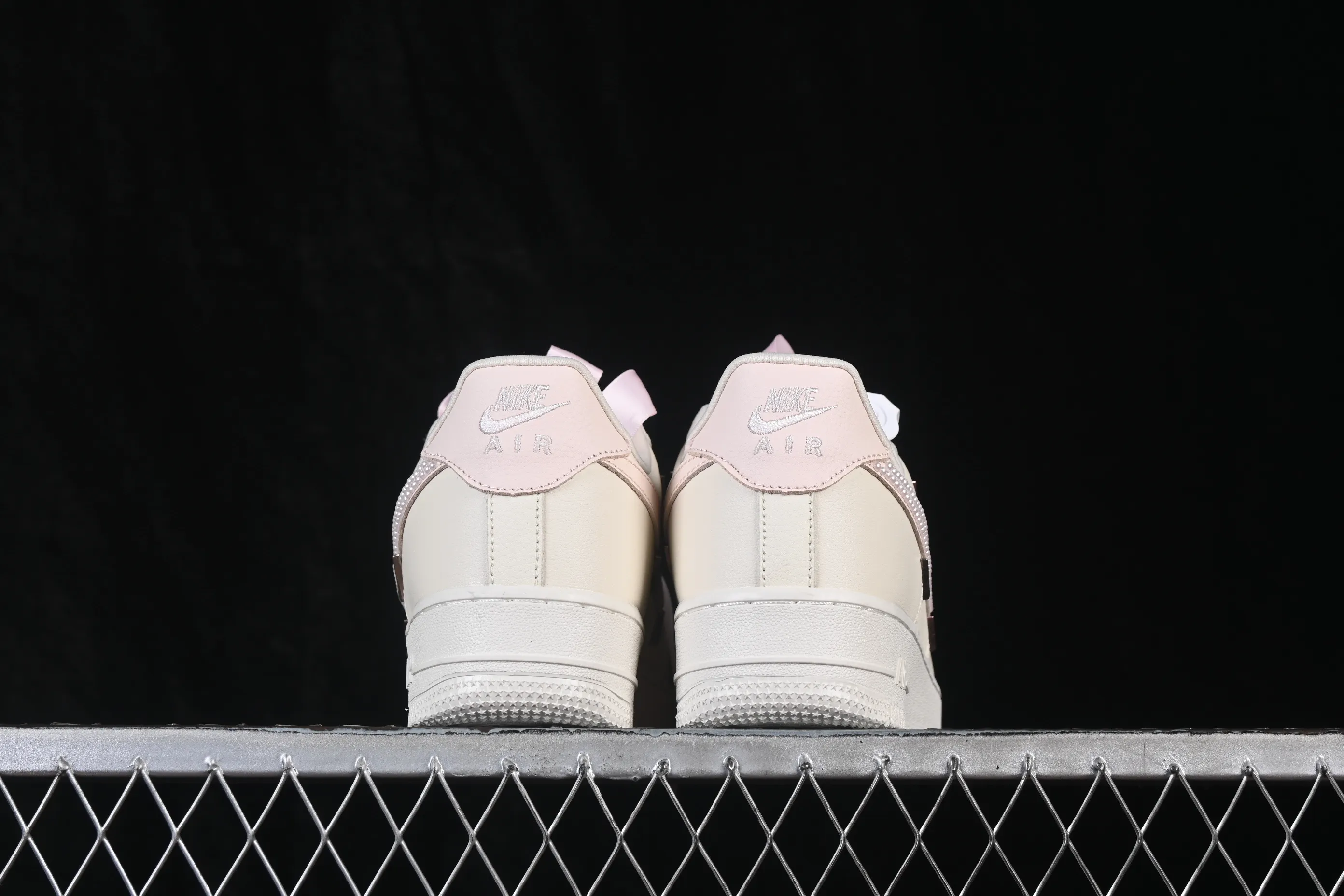 All categories Nk Air Force 1 Air Force series Nk Air Force 1 Low Air Force low-top Nike Air Force 1'07 Low Hand-painted graffiti Pearl milk apricot Air Force 1 low-top casual sneakers FV8110-183